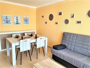 Dining - Apartment for 6 in Santa Margarida - Terrace & Comfort (Roses)