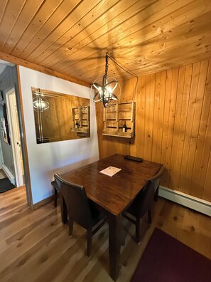 Dining - Charming Chalet in Powderhorn Village (Bessemer)