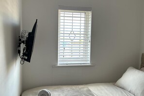 House | 3 bedrooms, iron/ironing board, free WiFi, bed sheets - Tranquil Sheffield Retreat - 3 Bedroom House (Sheffield)