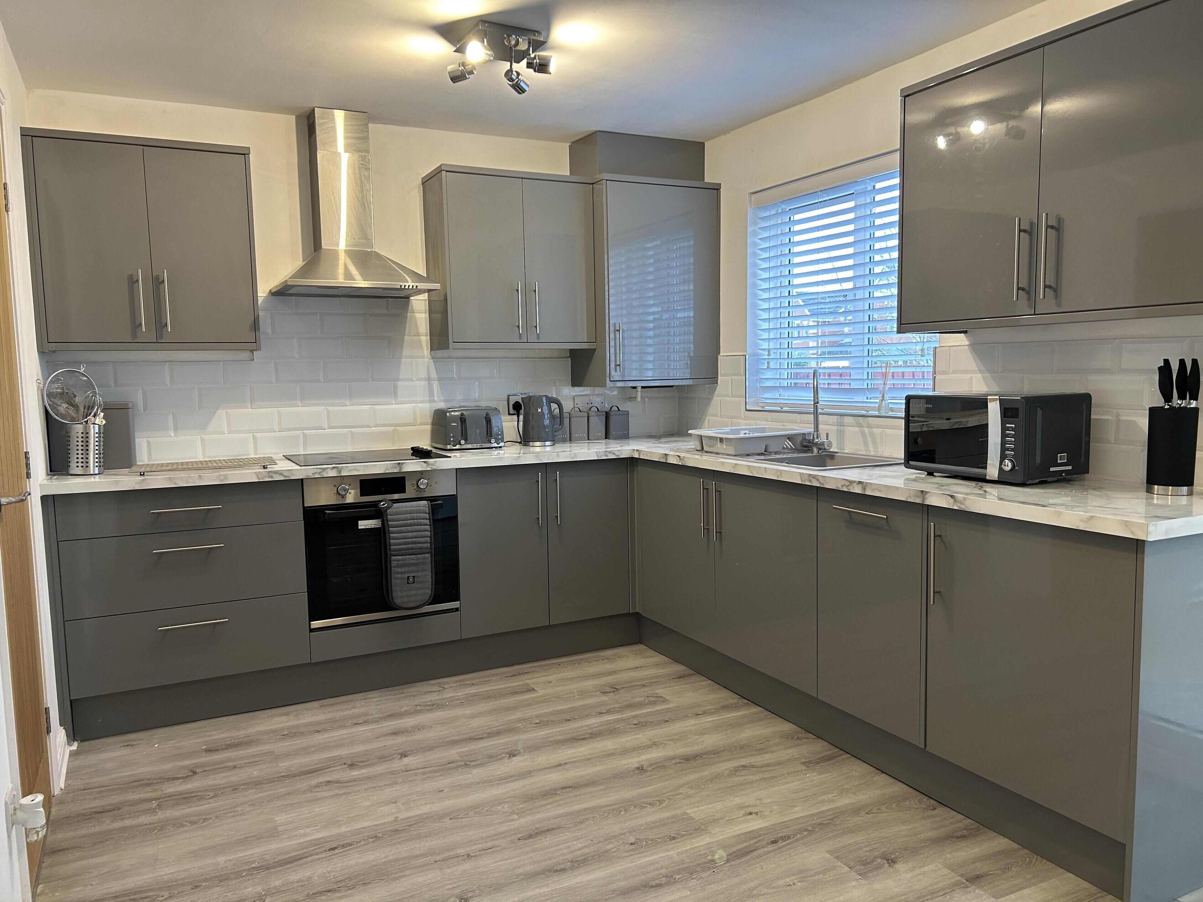 Maison | Cuisine privée | Réfrigérateur, micro-ondes, four, plaque de cuisson