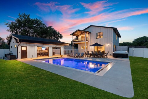 7BR Luxury Penthouse with Heated Pool