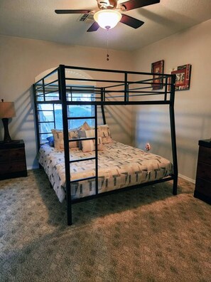 2 Schlafzimmer, Schreibtisch, WLAN, Bettwäsche