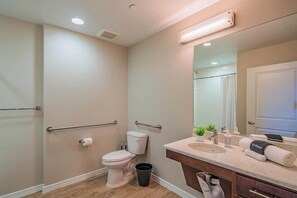 Douche, sèche-cheveux