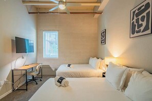 1 slaapkamer, een strijkplank/strijkijzer, wifi, beddengoed