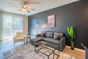 テレビ、書斎 / ワークスペース