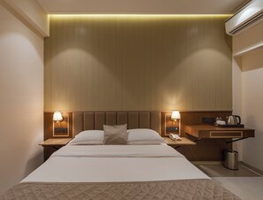 Classic Room | Desk, laptop workspace, free WiFi, bed sheets - Nuvia Boutique Hotel  (Mumbai)