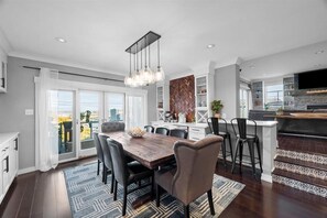 Dining - Riverview Retreat - Roof Top Deck Overlooking Pittsburgh (Pittsburgh)