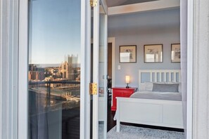 5 habitaciones, tabla de planchar con plancha, wifi y ropa de cama 