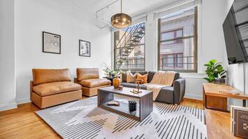 Televisión y chimenea