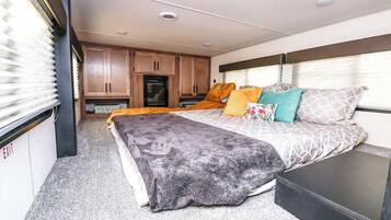 2 bedrooms, desk, iron/ironing board, travel crib