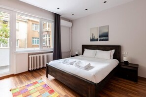 3 camere, una scrivania, ferro/asse da stiro, Wi-Fi gratuito