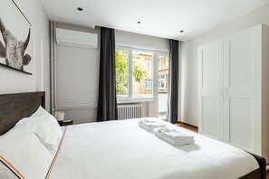 3 bedrooms, desk, iron/ironing board, free WiFi