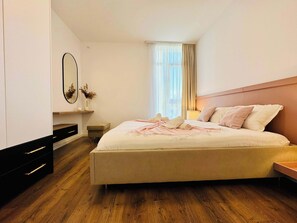 1 dormitori, planxa i posts de planxar, wifi i roba de llit 