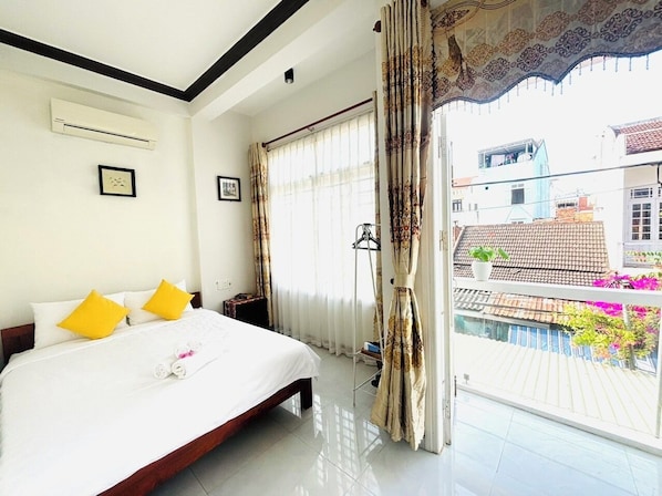 Double Room, Balcony, Courtyard View | Bathroom | Slippers, bidet