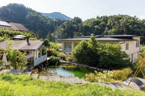 Innendørsbasseng og utendørsbasseng