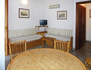 Apartment | Dining - Apartment in Nisporto With Private Sea Access (Rio)