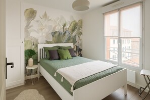 Een strijkplank/strijkijzer, gratis wifi, beddengoed