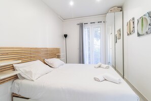 Iron/ironing board, free WiFi, bed sheets