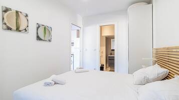 Een strijkplank/strijkijzer, gratis wifi, beddengoed