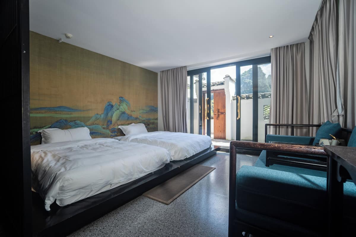 Standard Twin Room, Mountain View | Living area