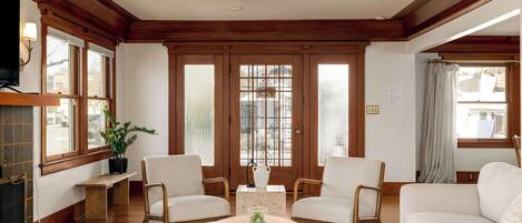 Télévision, cheminée