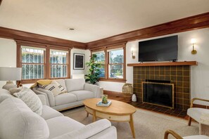 TV, fireplace