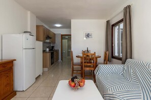 Interior - Las Floritas 29 - One Bed with pool view (Playa de las Americas)