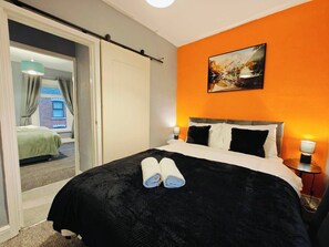 2 bedrooms, iron/ironing board, free WiFi, bed sheets - Enjoy a stylish experience at this centrally-located place (Belfast)