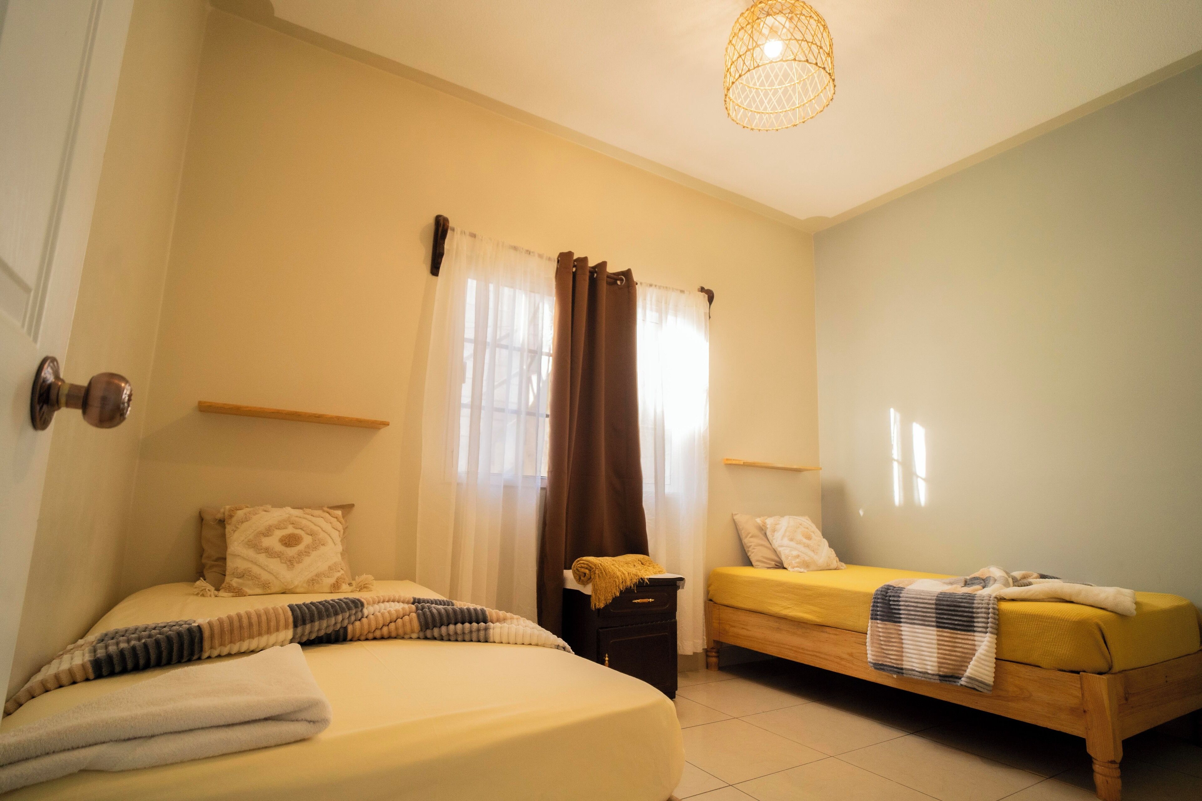 3 bedrooms, iron/ironing board, WiFi, bed sheets
