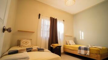 3 bedrooms, iron/ironing board, WiFi, bed sheets