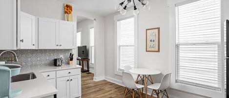 Fridge, oven, stovetop, dishwasher