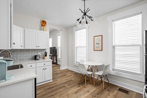 Fridge, oven, stovetop, dishwasher - Indy Stay | Clean, Chic + Central (Indianapolis)