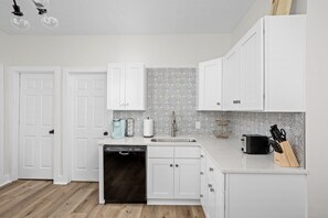 Fridge, oven, stovetop, dishwasher