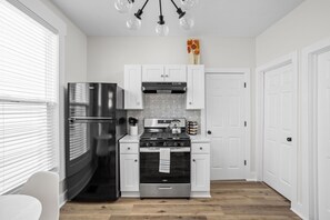 Fridge, oven, stovetop, dishwasher - Indy Stay | Clean, Chic + Central (Indianapolis)