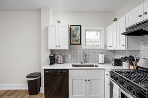 Kühlschrank, Ofen, Herdplatte, Geschirrspüler