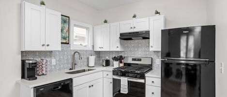 Réfrigérateur, four, plaque de cuisson, lave-vaisselle