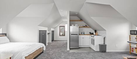 1 habitación, tabla de planchar con plancha, wifi y ropa de cama