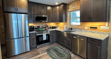 FALL FOLIAGE - Direct ATV Trail - CENTRAL AC - Cabin with Mountain Views & WiFi