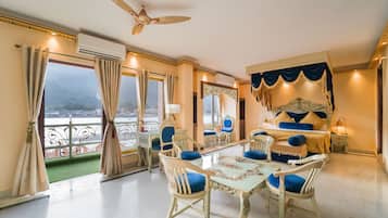 Royal Suite, River View | Living area | TV