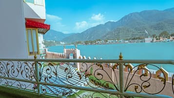 Royal Suite, River View | 2 bedrooms, desk, laptop workspace, blackout drapes