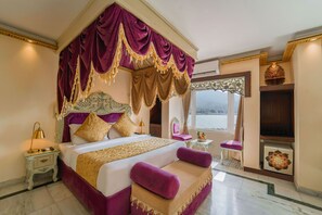 Desk, laptop workspace, blackout curtains, soundproofing - The Neeraj Ganga Heritage Palace (Rishikesh)
