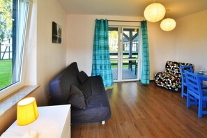 Bungalow | 1 habitación, muebles diferentes y ropa de cama