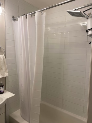 Towels, toilet paper - 10 MIN. DOWNTOWN MONTREAL (Montréal)