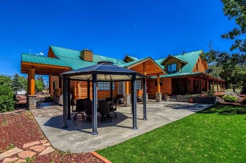 Quarter Horse Lodge | Grand Southwest Cabin | Sleeps 16+ | Amazing Views | Near Grand Canyon
