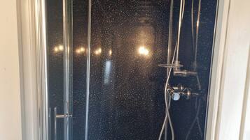 Cabin | Bathroom | Shower, towels, toilet paper