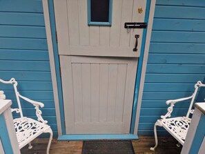 Cabin | Exterior detail - Glan yr Afon Dau - Relax, Recuperate, Enjoy (Welshpool)