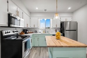 Family House, 3 Bedrooms, Hill View | Private kitchen | Electric kettle - The Heritage Hideaway Views Games & More (Leander)