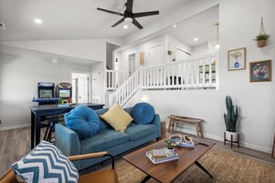 Family House, 3 Bedrooms, Hill View | Living area