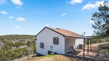 Family House, 3 Bedrooms, Hill View | Living area | TV
