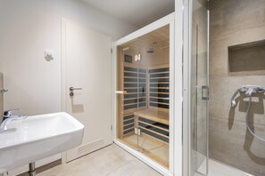 Basic Apartment | Bathroom